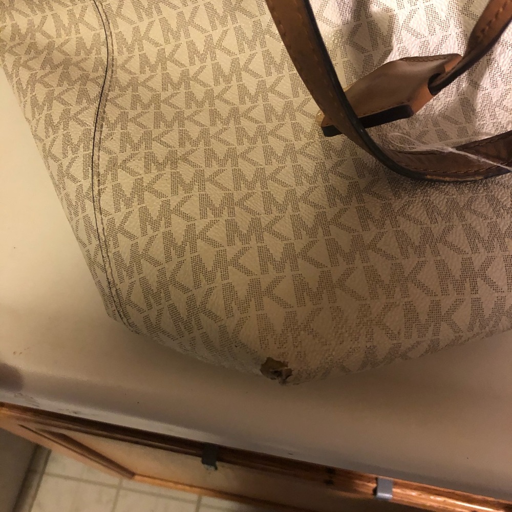 Michael Kors tote - Picture 2 of 6